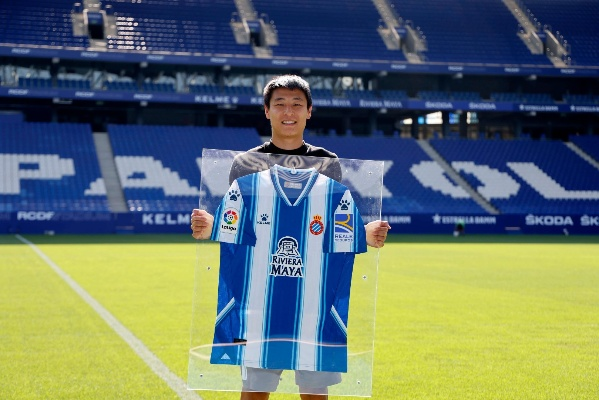 武磊身穿西甲7号球衣英文 武磊 wearing La Liga No.7 jersey in English-第2张图片-www.211178.com_果博福布斯